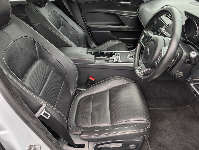 Used Jaguar XE 2016 for sale - 76510464: Photo 9