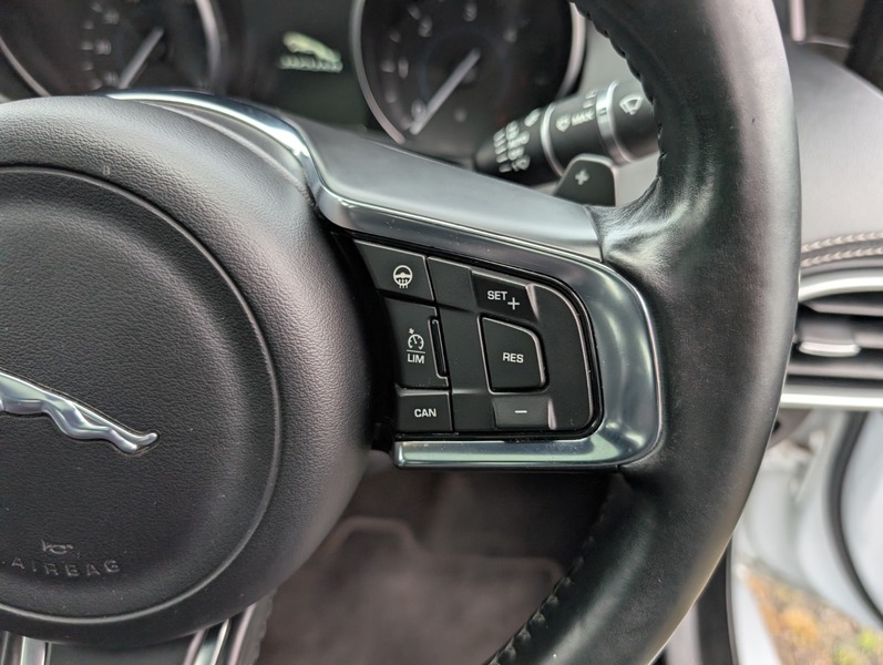 Used Jaguar XE 2016 for sale - 78045261: Photo 16