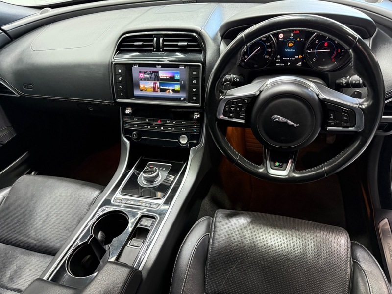 Used Jaguar XE 2016 for sale - 76618312: Photo 12