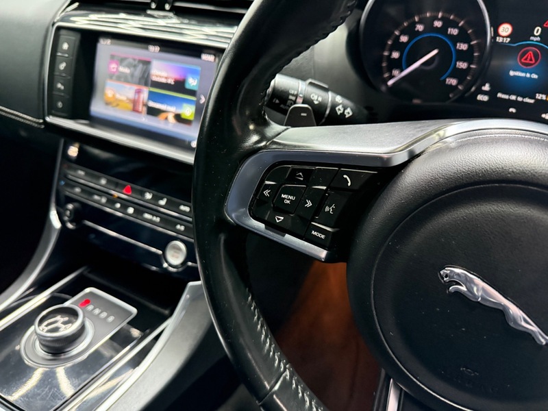 Used Jaguar XE 2016 for sale - 76618312: Photo 13