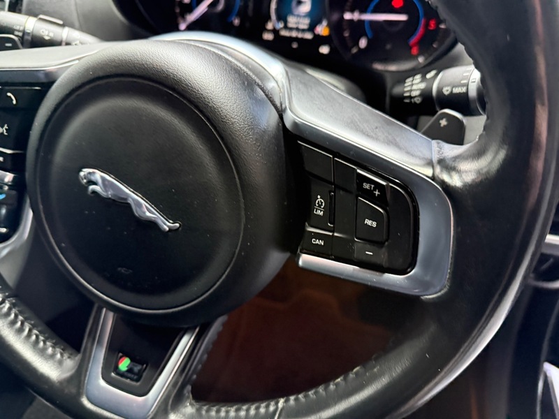 Used Jaguar XE 2016 for sale - 76618312: Photo 14