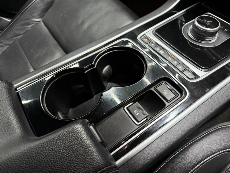 Used Jaguar XE 2016 for sale - 76618312: Photo 15