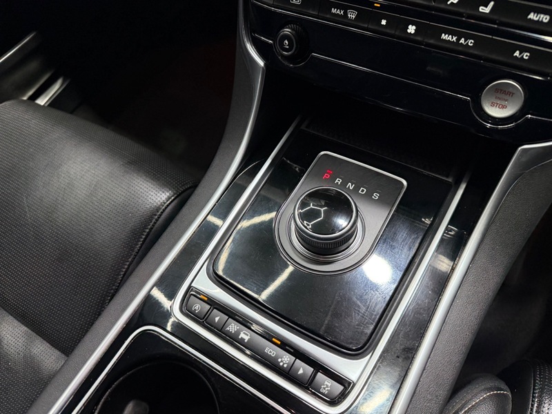 Used Jaguar XE 2016 for sale - 76618312: Photo 16