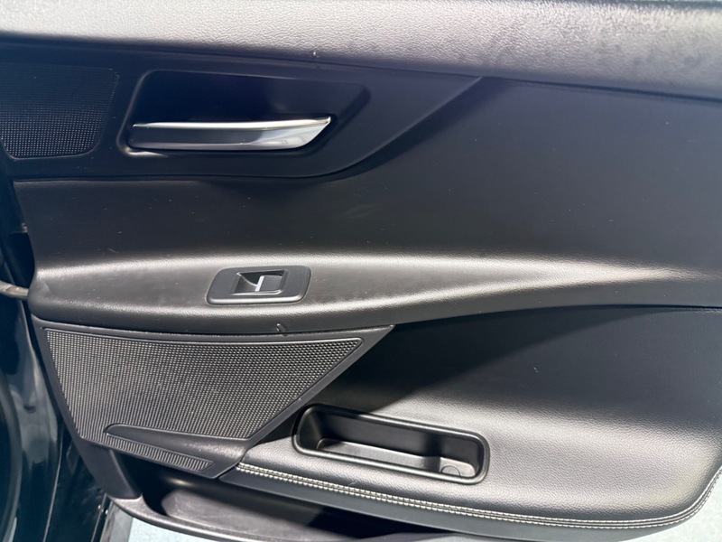 Used Jaguar XE 2016 for sale - 76618312: Photo 20