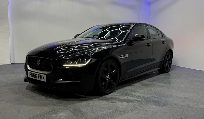 Used Jaguar XE 2016 for sale - 76618312: Photo 3
