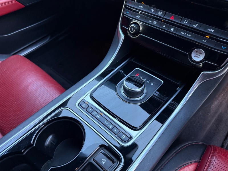 Used Jaguar XE 2016 for sale - 76655562: Photo 16