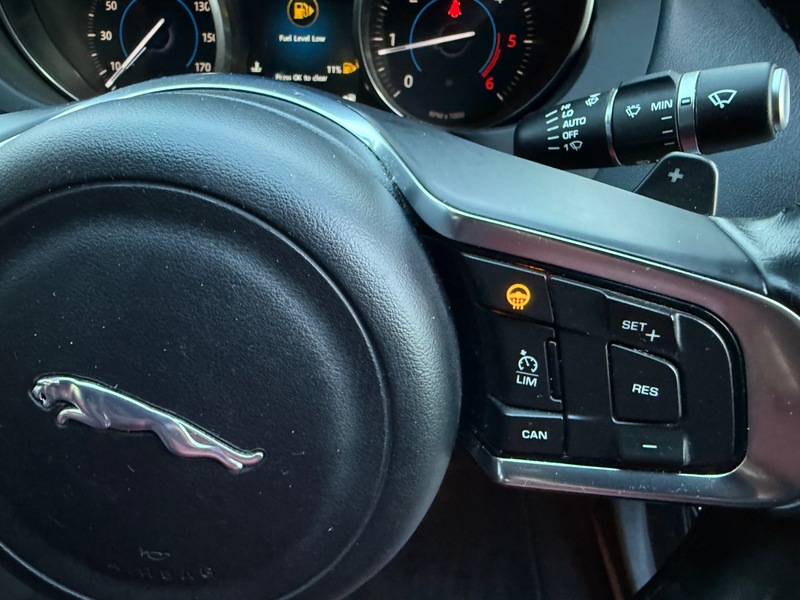 Used Jaguar XE 2016 for sale - 76655562: Photo 30