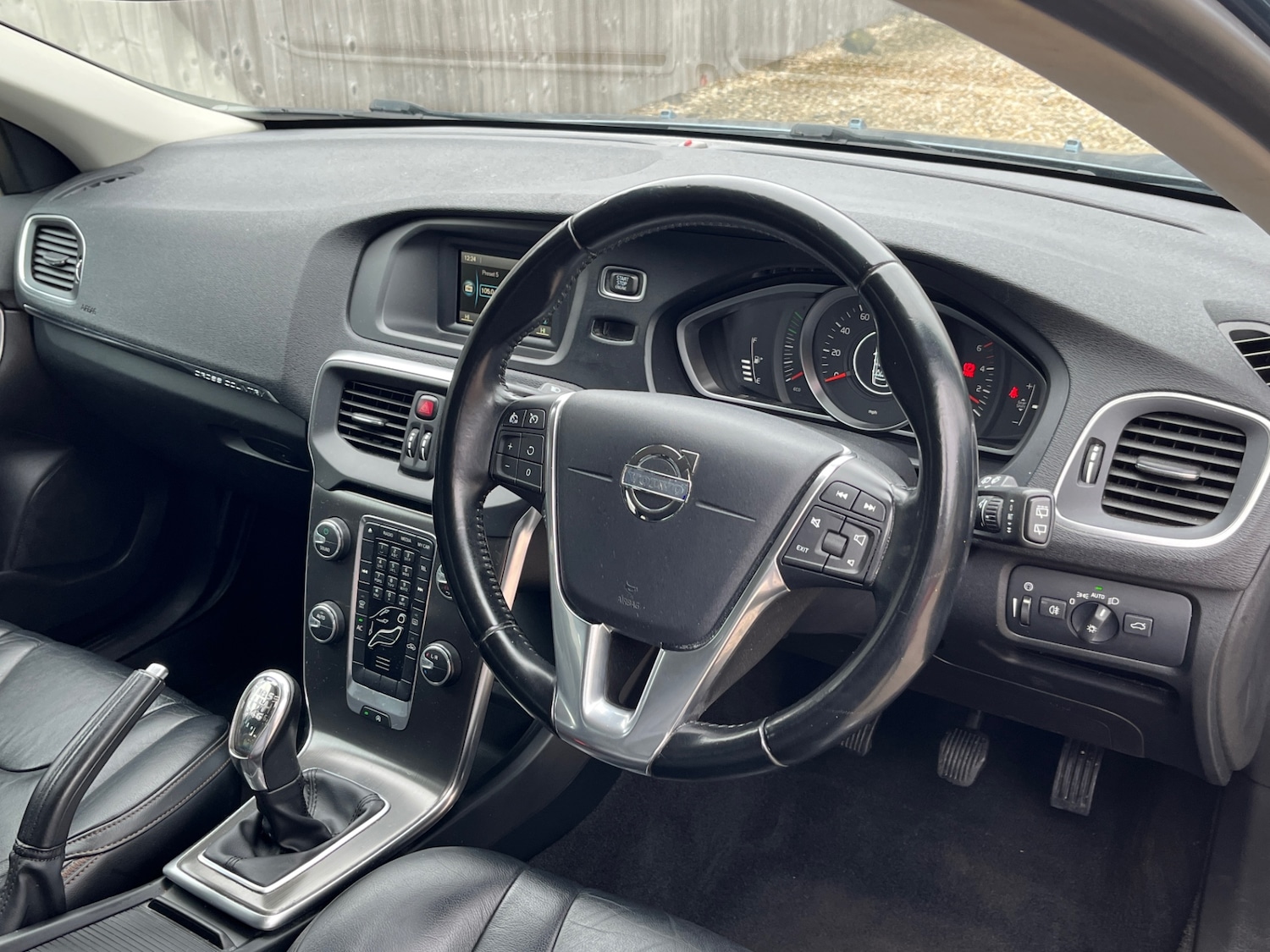 Used Volvo V40 2014 for sale - 77562878: Photo 10