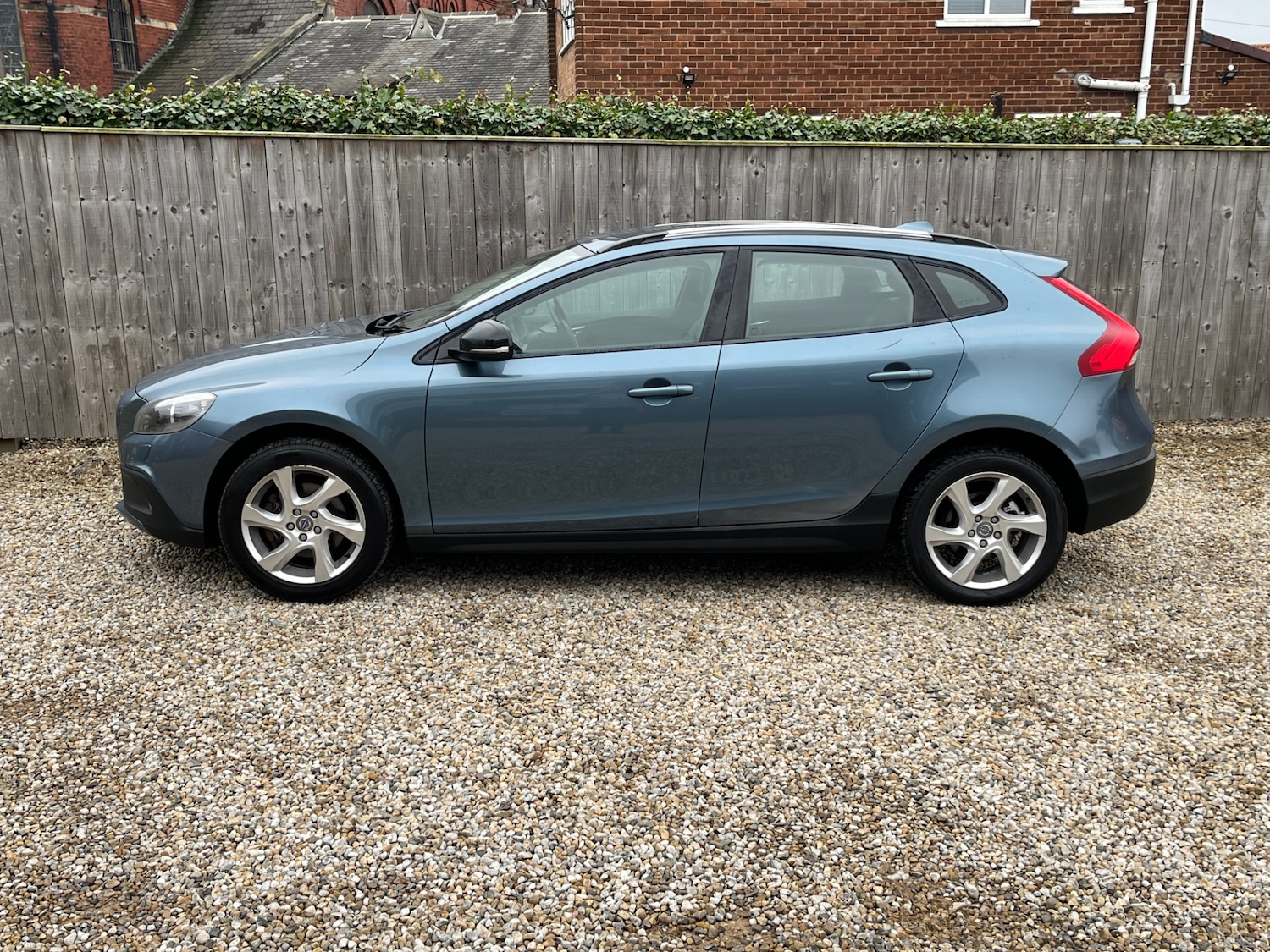 Used Volvo V40 2014 for sale - 77701517: Photo 5