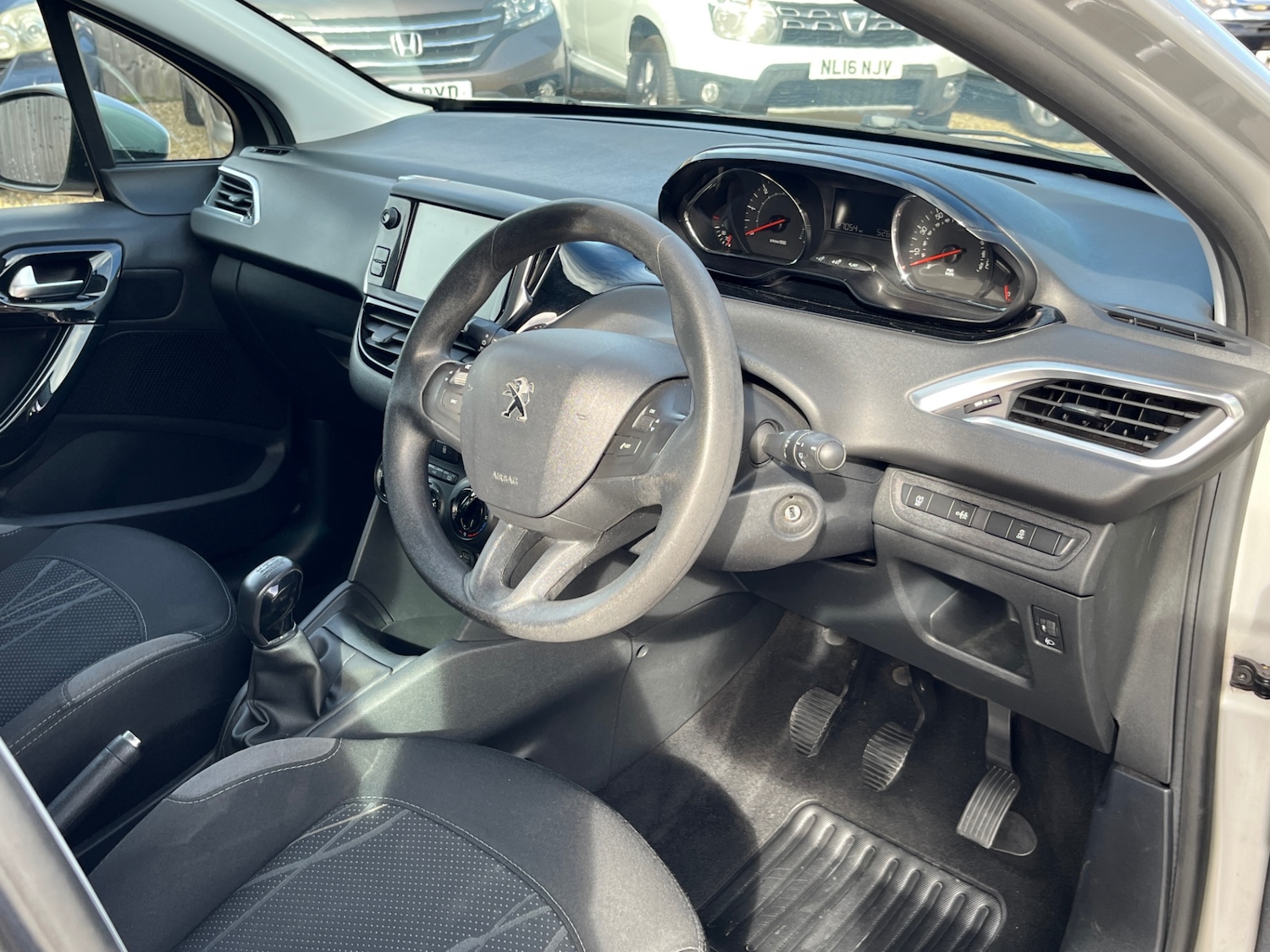 Used Peugeot 208 2015 for sale - 76162150: Photo 10