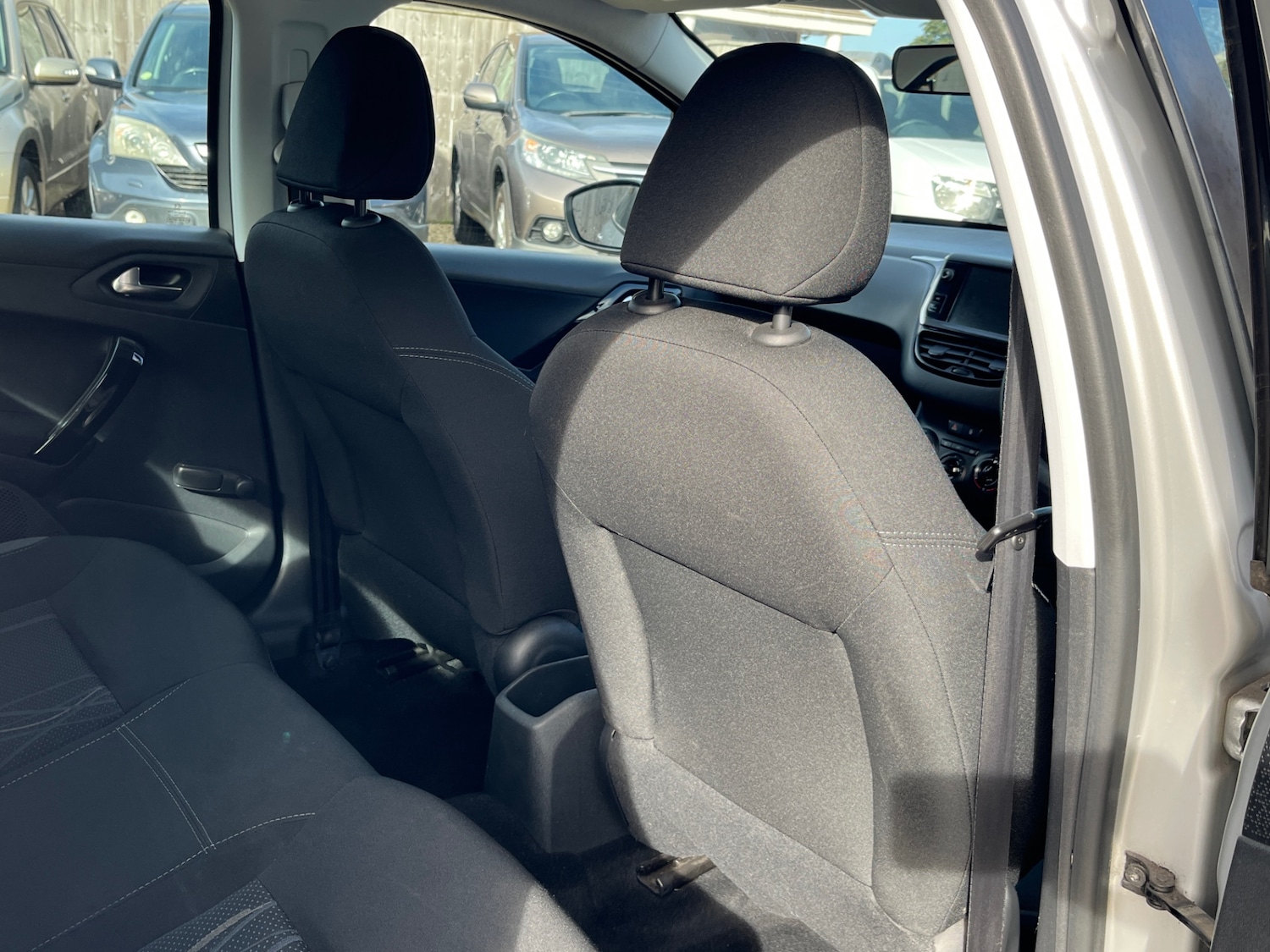 Used Peugeot 208 2015 for sale - 76162150: Photo 14