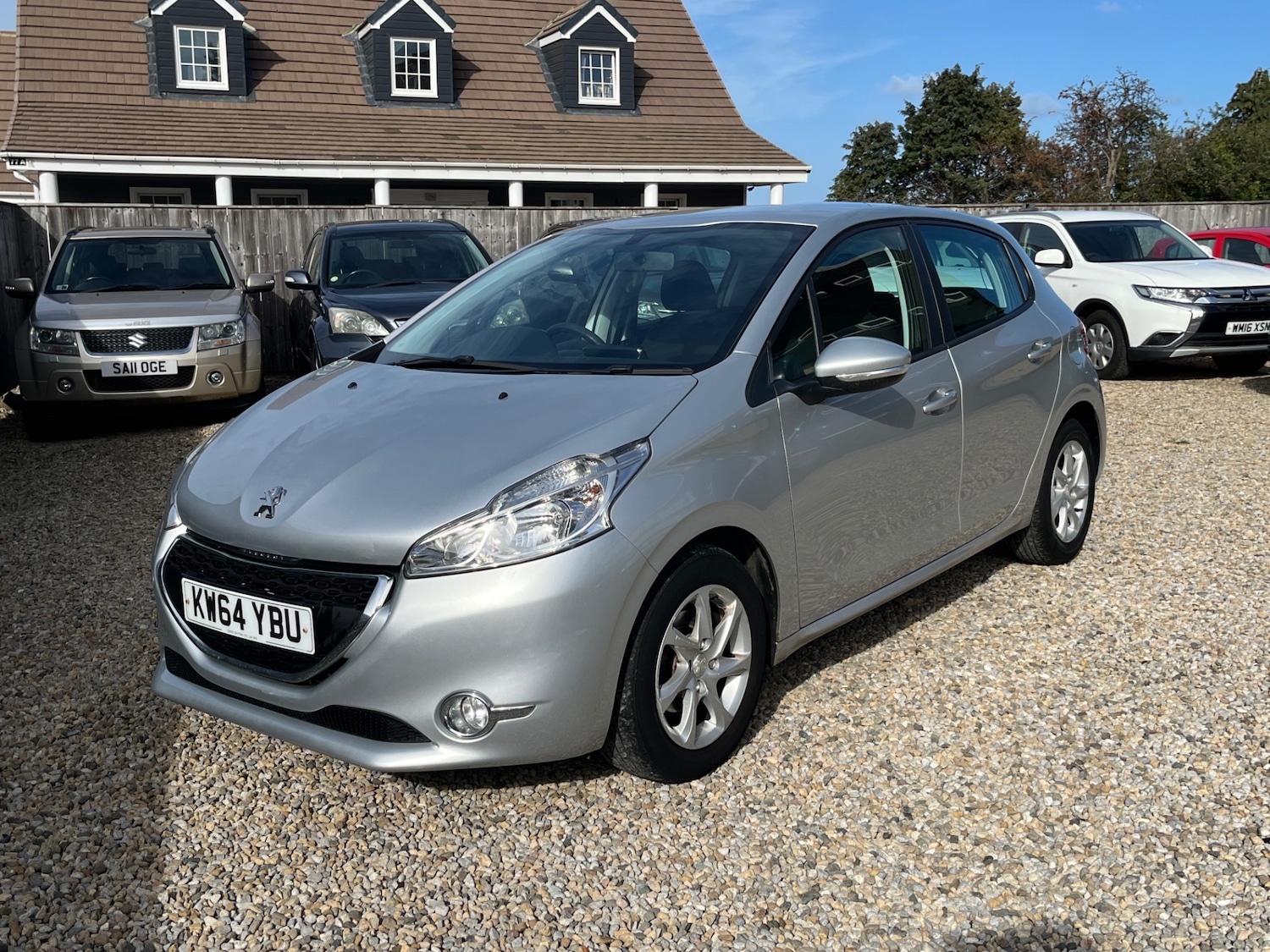Used Peugeot 208 2015 for sale - 76162150: Photo 4