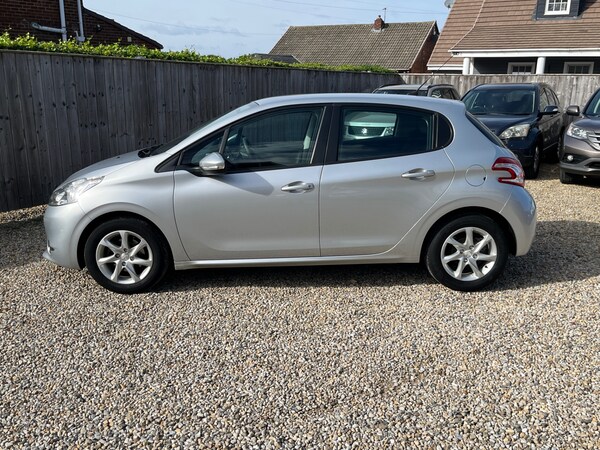 Used Peugeot 208 2015 for sale - 76162150: Photo 5