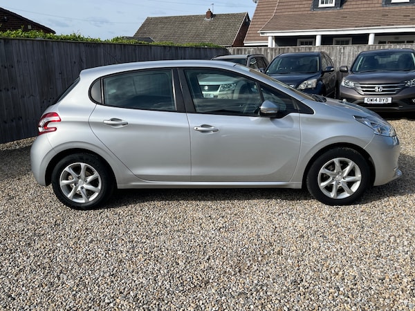 Used Peugeot 208 2015 for sale - 76162150: Photo 6
