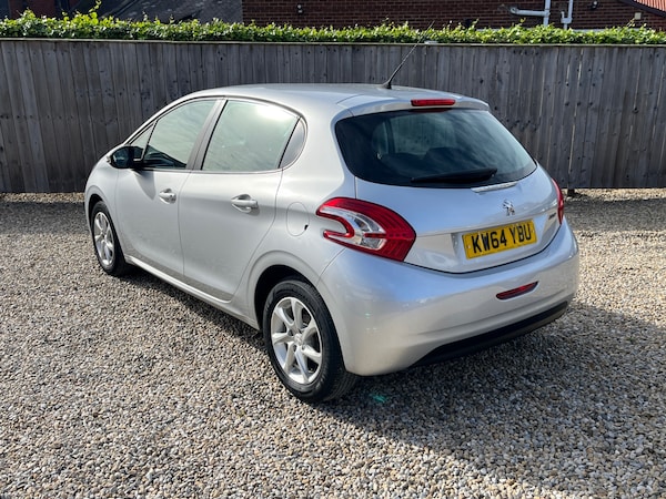 Used Peugeot 208 2015 for sale - 76162150: Photo 7