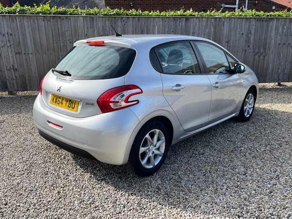 Used Peugeot 208 2015 for sale - 76162150: Photo 9