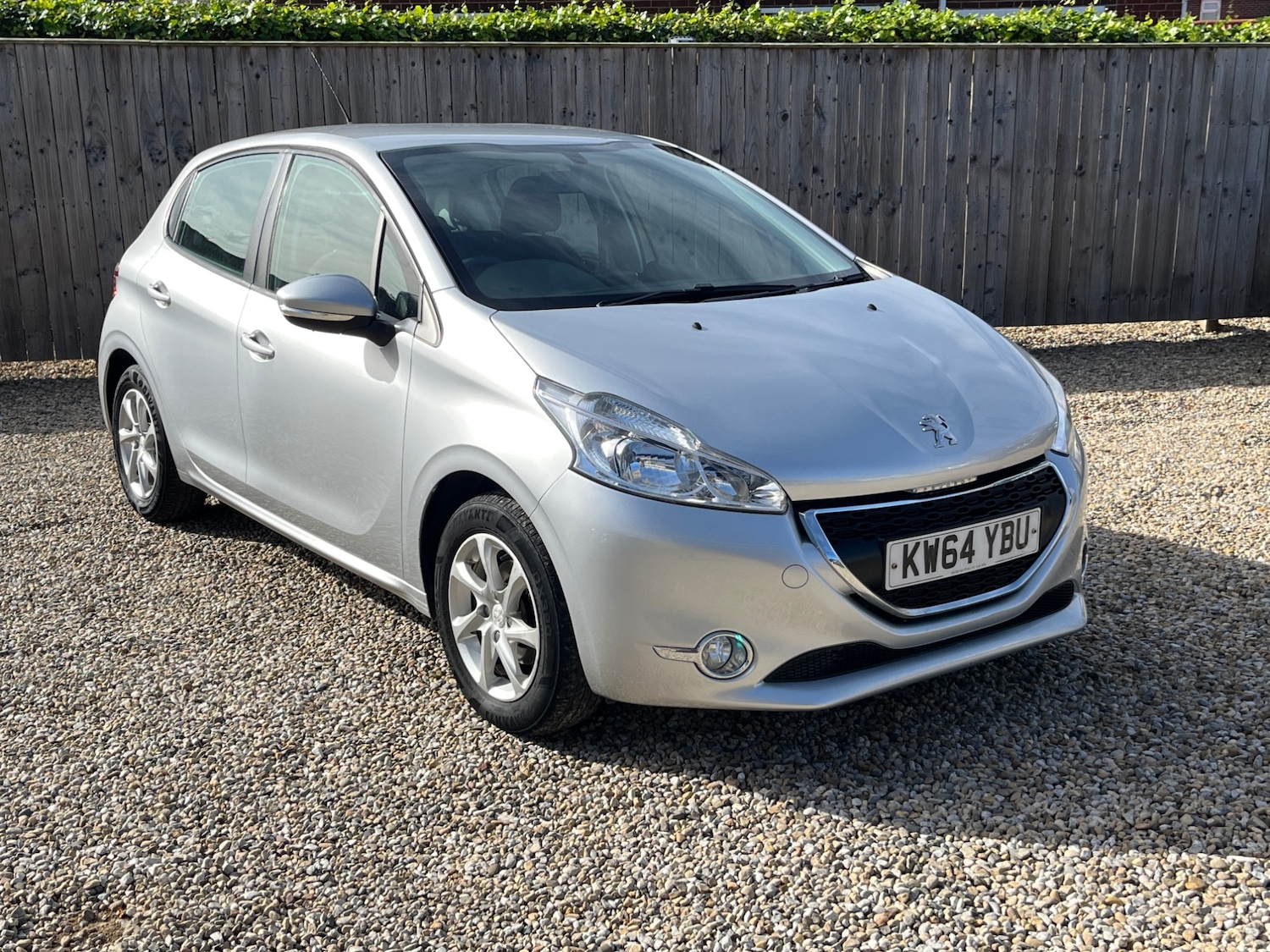 Used Peugeot 208 2015 for sale - 76851018: Photo 1