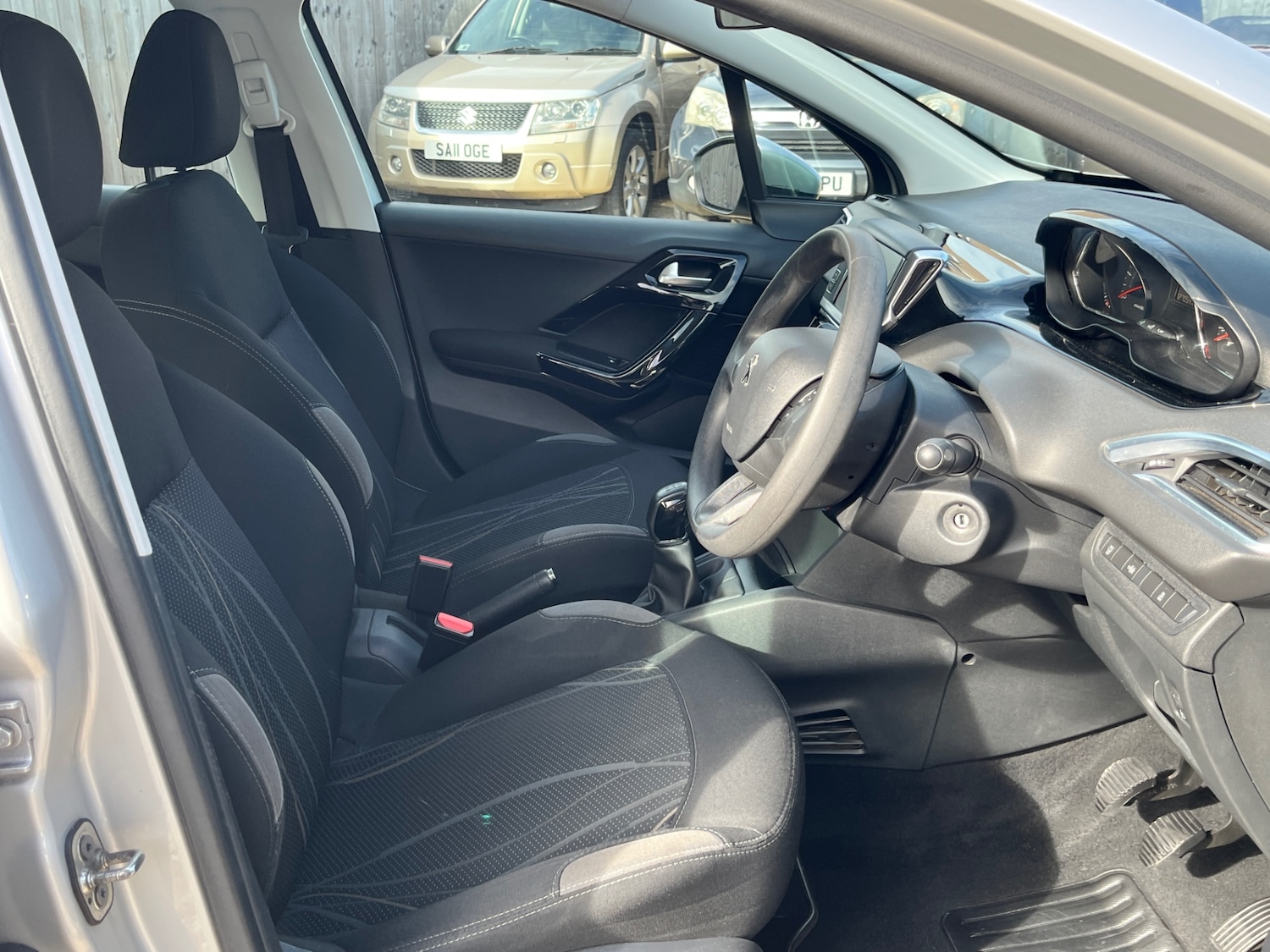 Used Peugeot 208 2015 for sale - 76851018: Photo 11