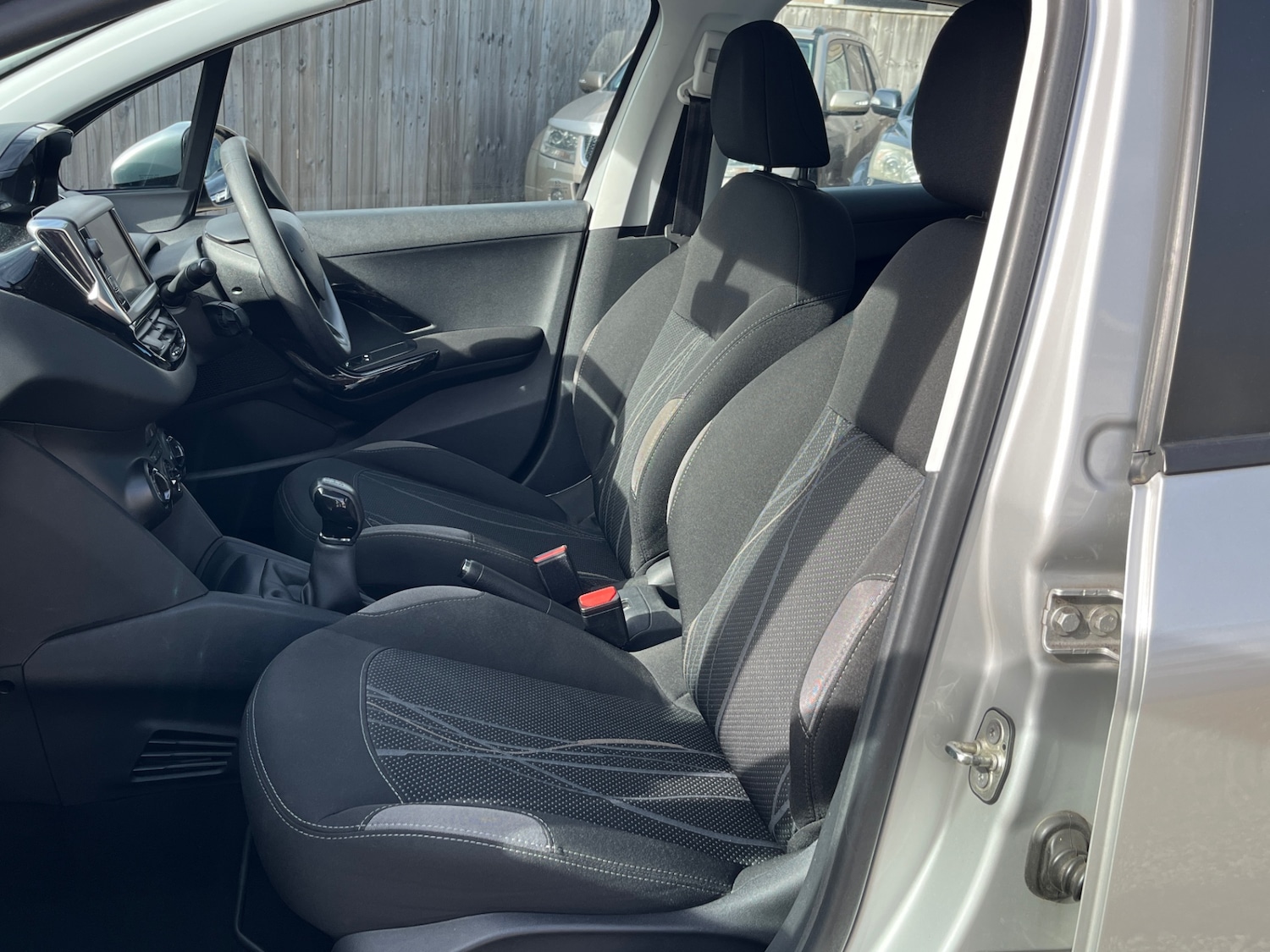 Used Peugeot 208 2015 for sale - 76851018: Photo 13