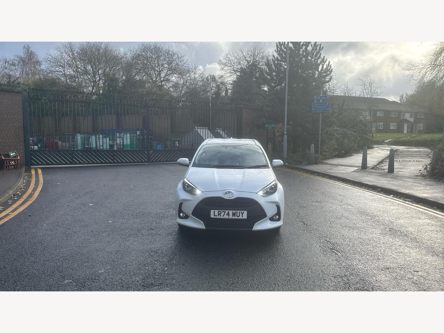 Used Toyota Yaris for sale - 76728918: Photo 17