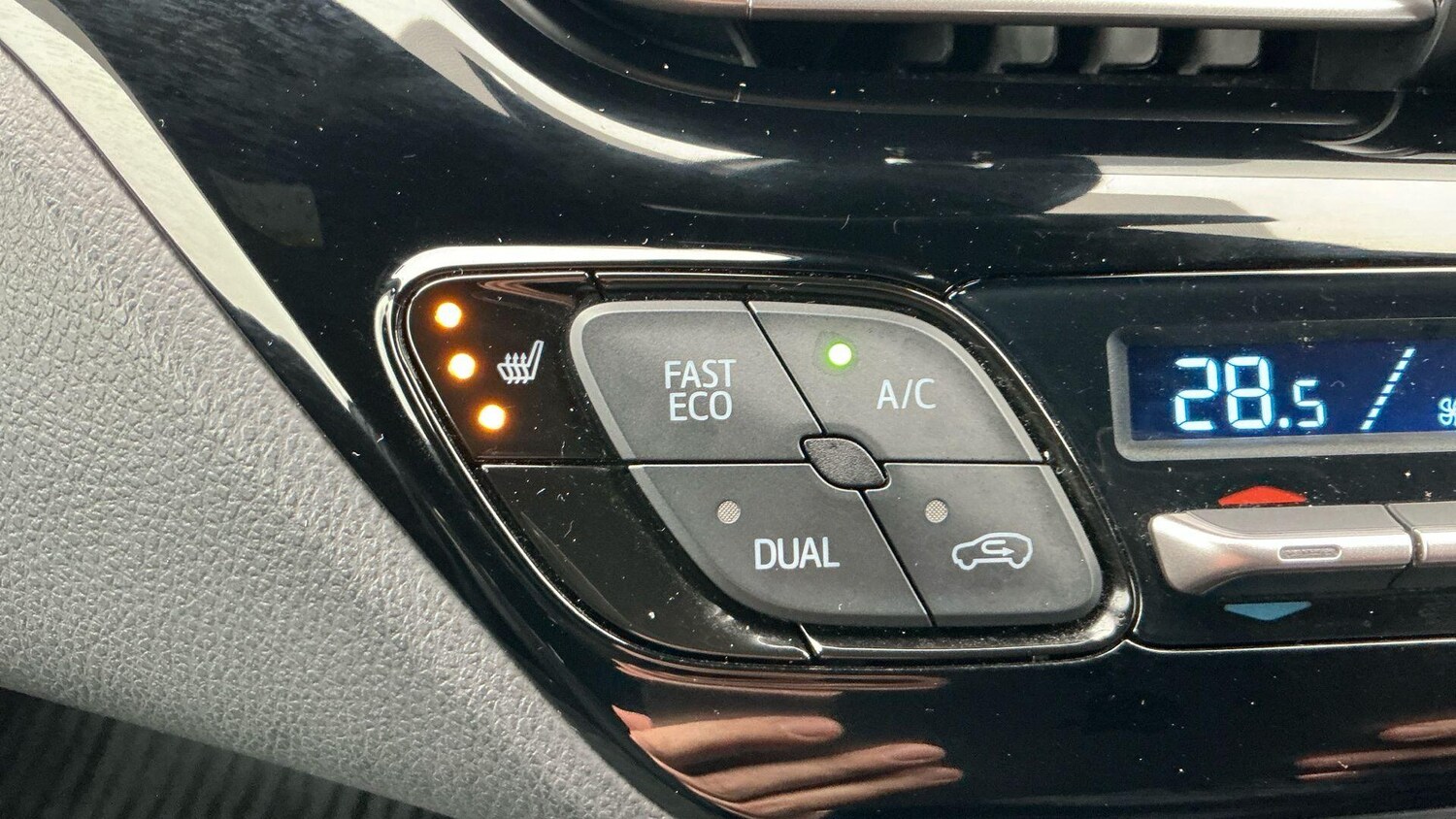 Used Toyota C-HR for sale - 77853305: Photo 16