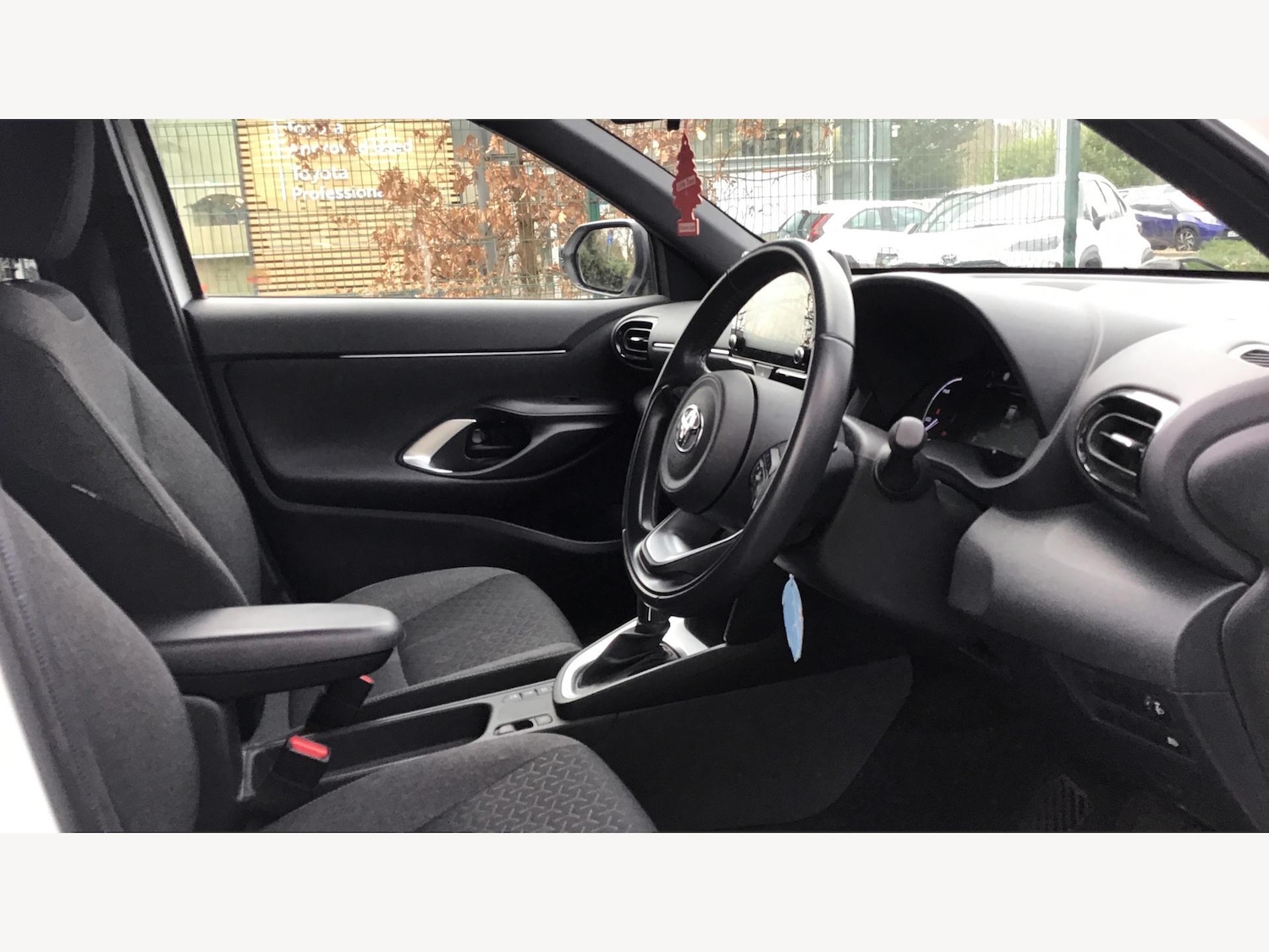 Used Toyota Yaris Cross 2023 for sale - 77081785: Photo 13