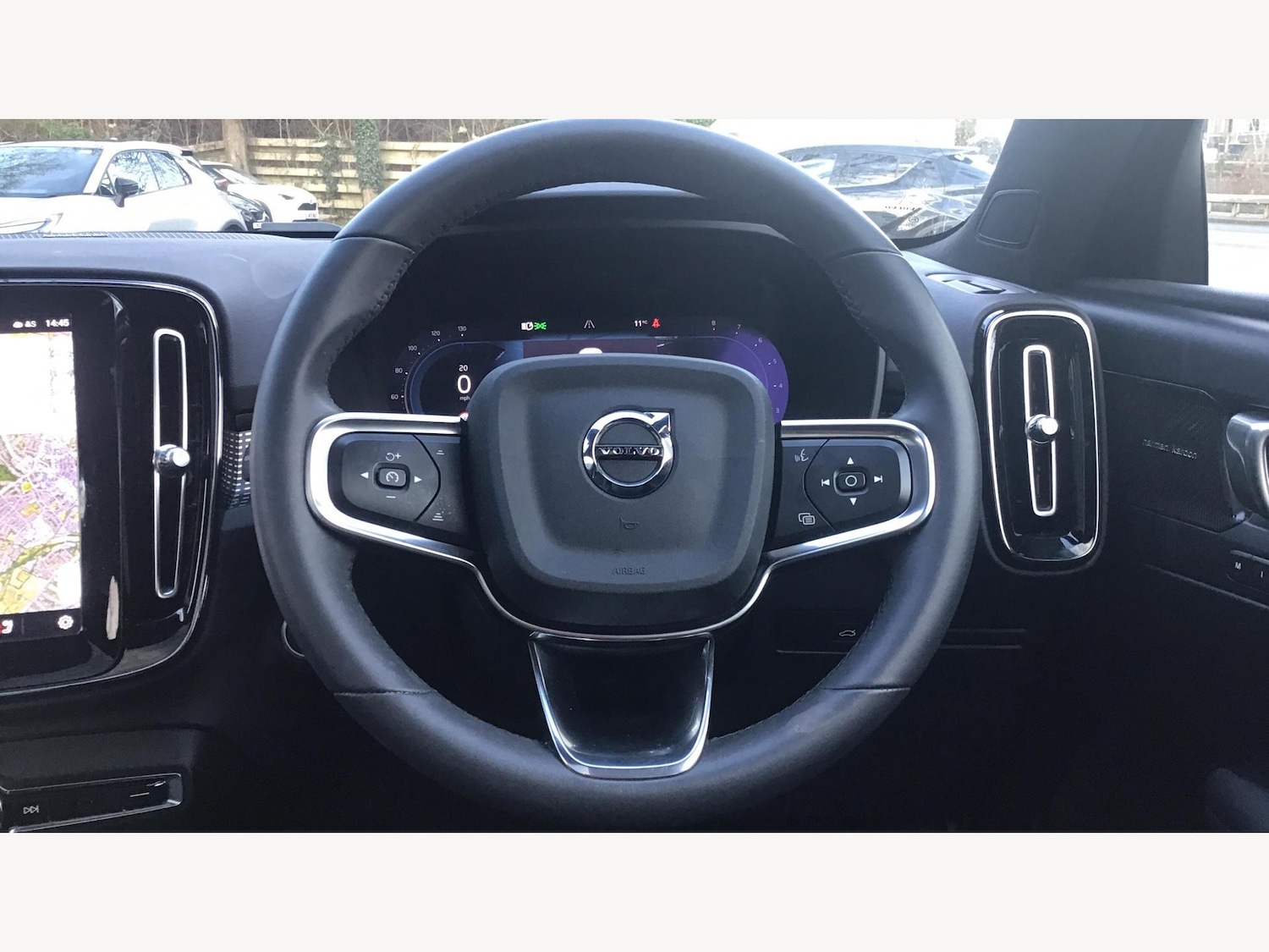 Used Volvo XC40 2023 for sale - 77202922: Photo 10