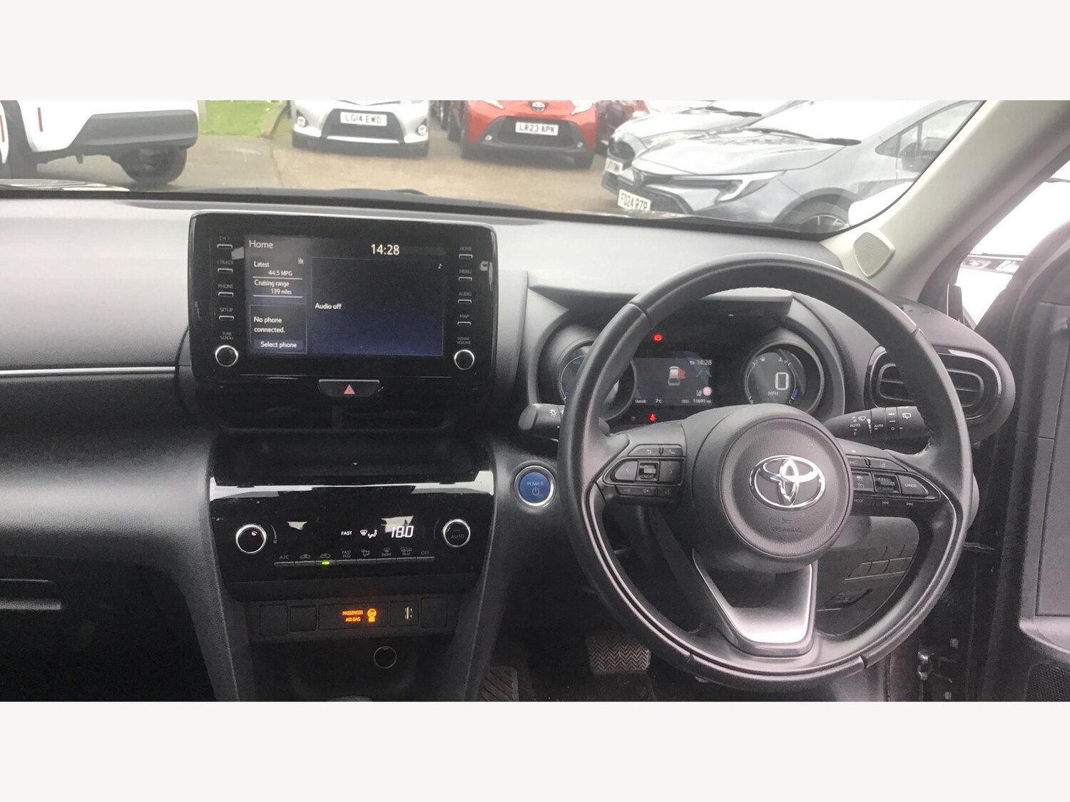 Used Toyota Yaris Cross 2023 for sale - 77411954: Photo 8
