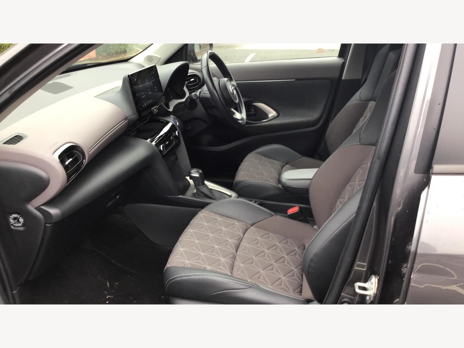 Used Toyota Yaris Cross 2022 for sale - 76388069: Photo 12
