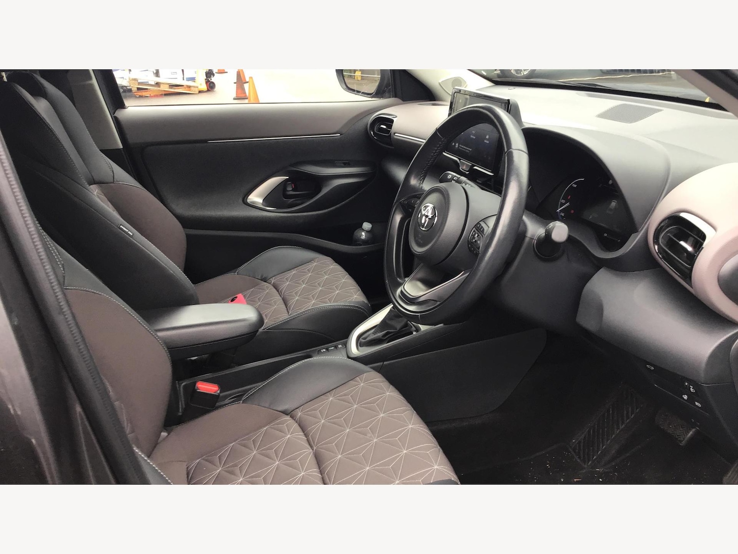 Used Toyota Yaris Cross 2022 for sale - 76388069: Photo 13