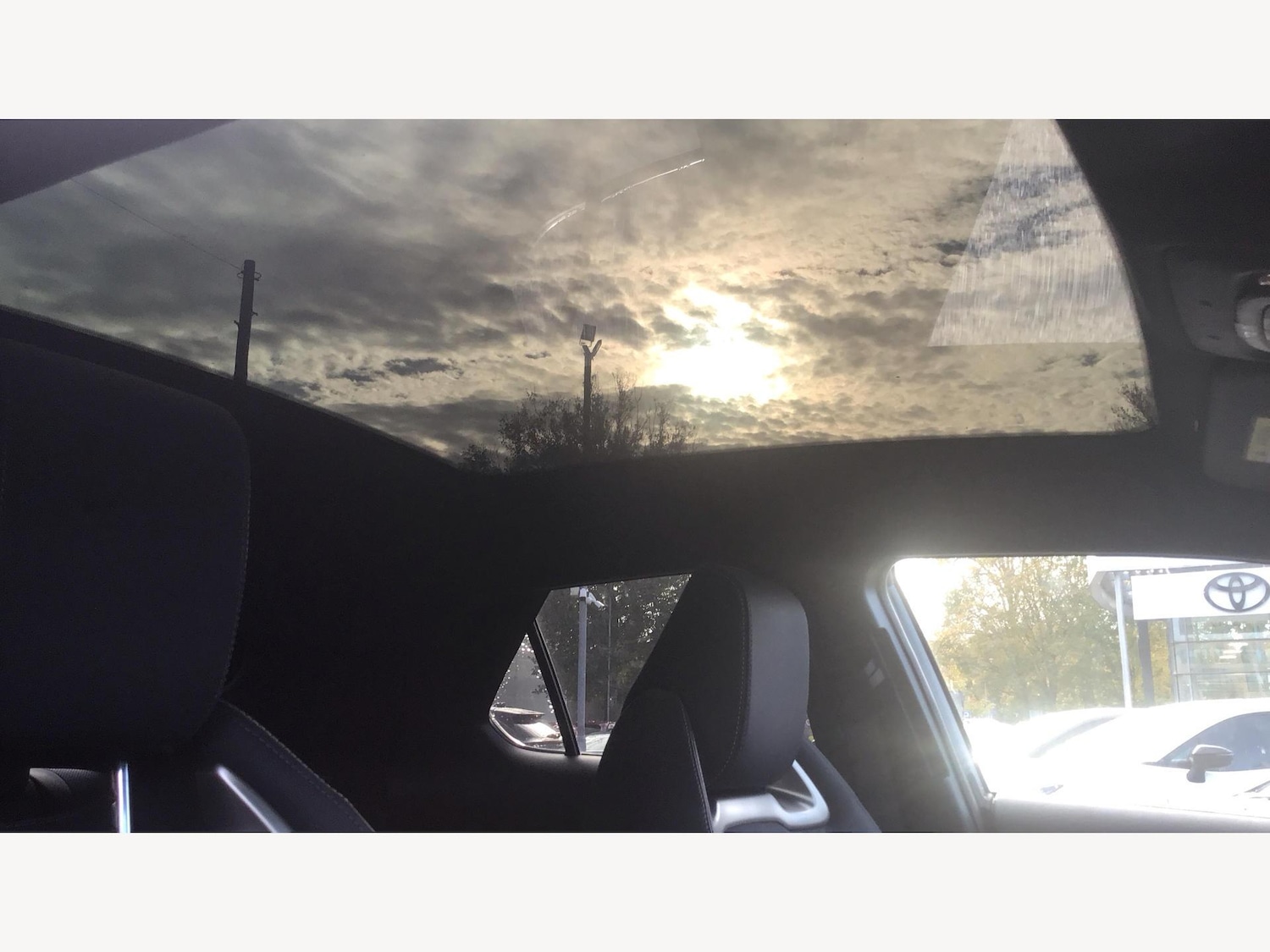 Used Toyota C-HR 2024 for sale - 76802403: Photo 25