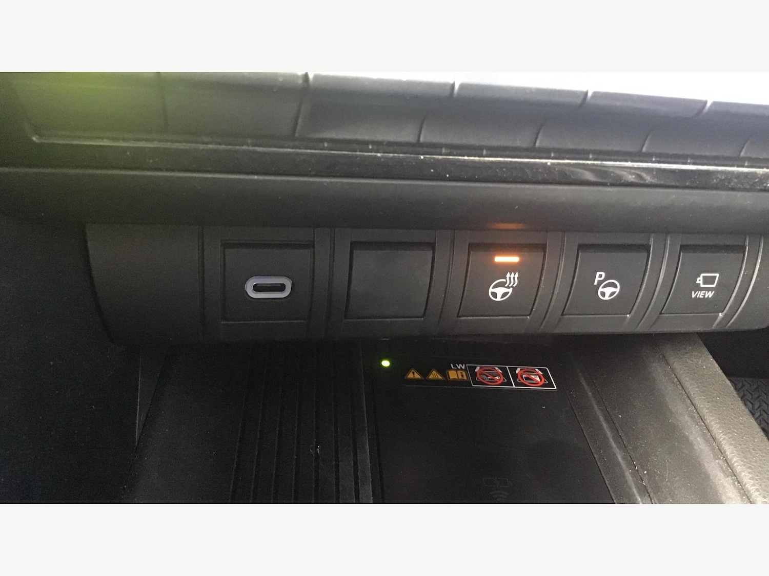 Used Toyota C-HR 2024 for sale - 76802403: Photo 28