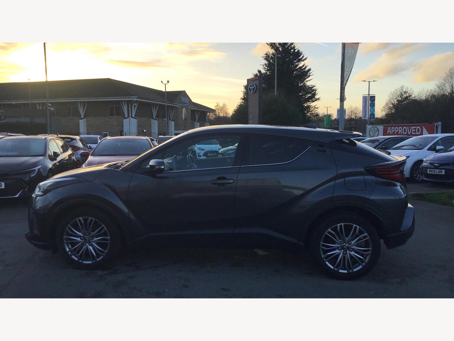 Used Toyota C-HR 2023 for sale - 77103690: Photo 19