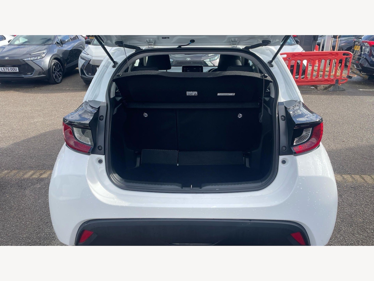 Used Toyota Yaris for sale - 77993606: Photo 16