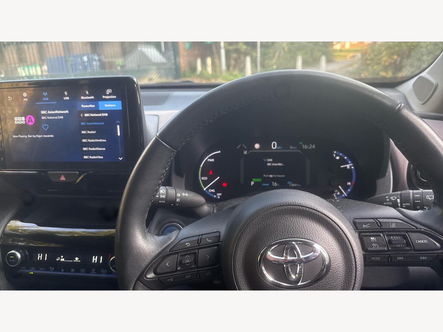 Used Toyota Yaris Cross 2023 for sale - 76259713: Photo 8