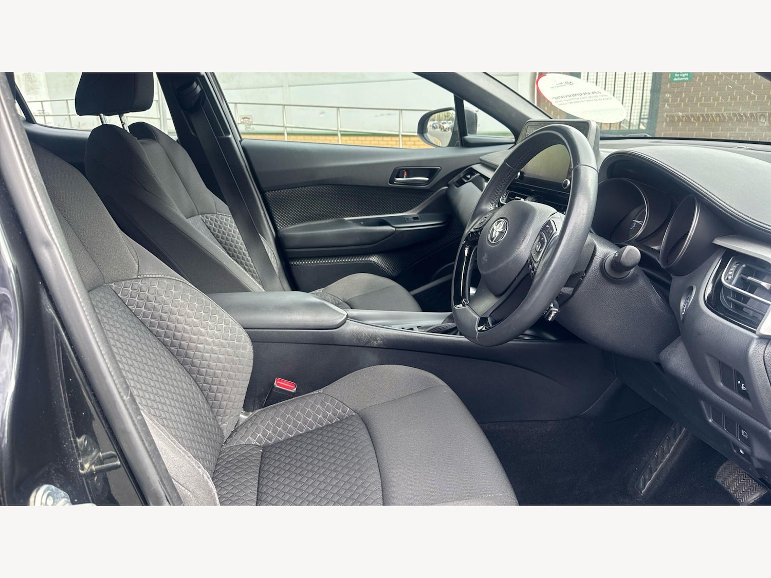 Used Toyota C-HR 2023 for sale - 78203891: Photo 14