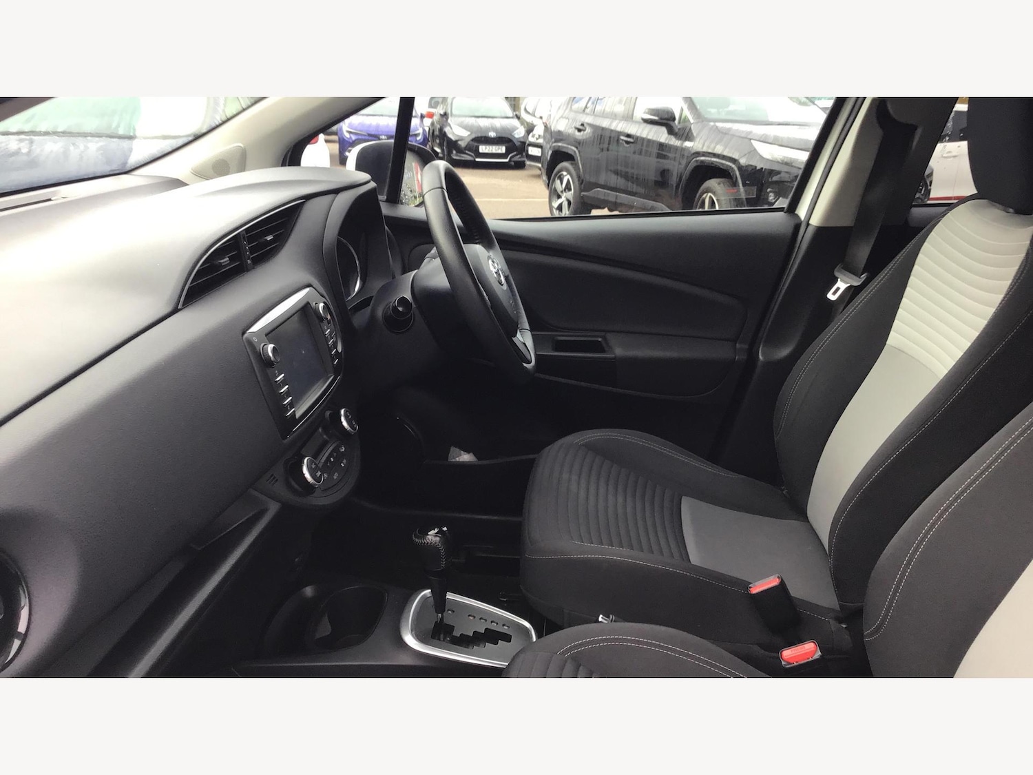 Used Toyota Yaris 2017 for sale - 76314723: Photo 12