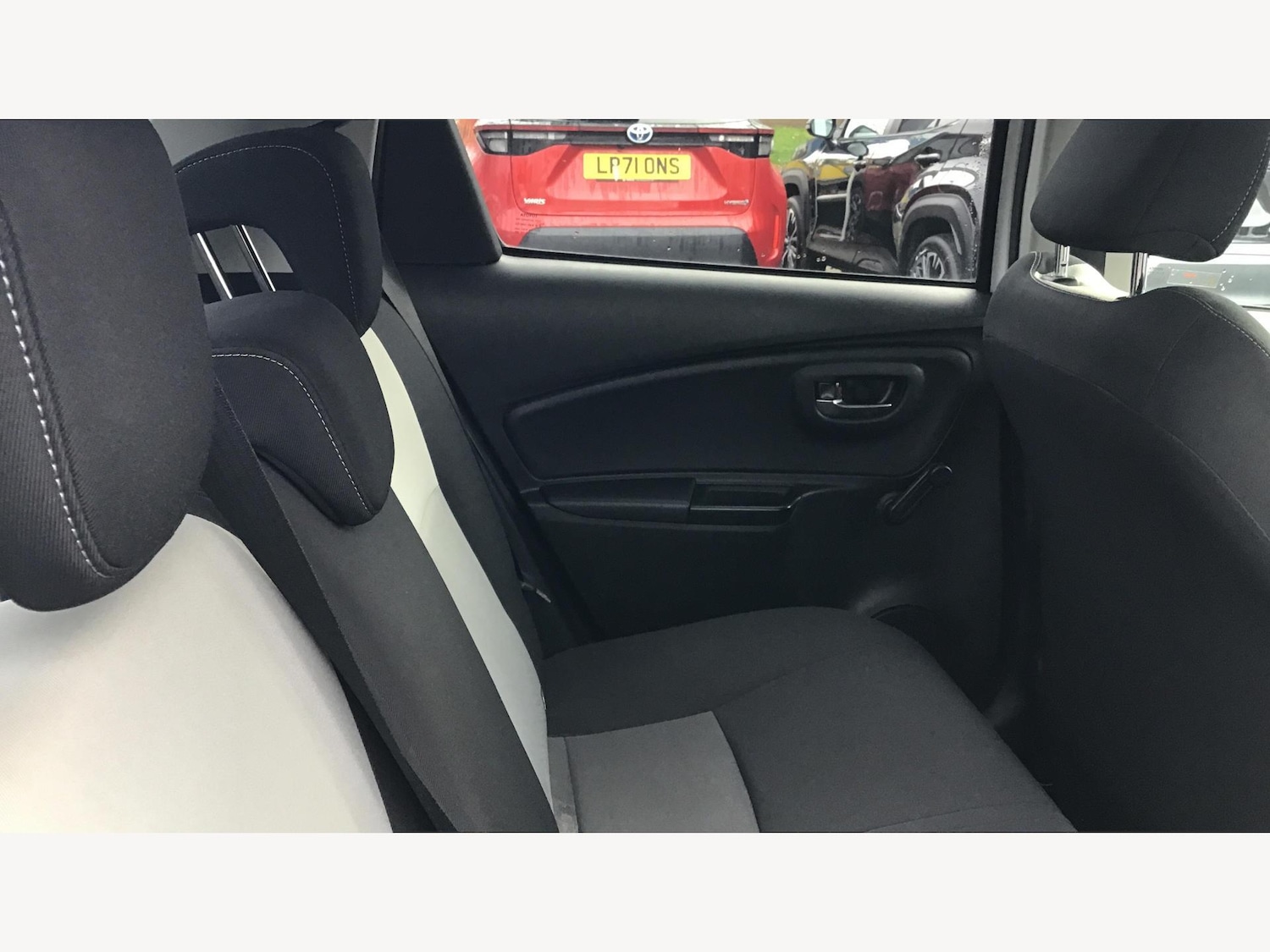 Used Toyota Yaris 2017 for sale - 76314723: Photo 14