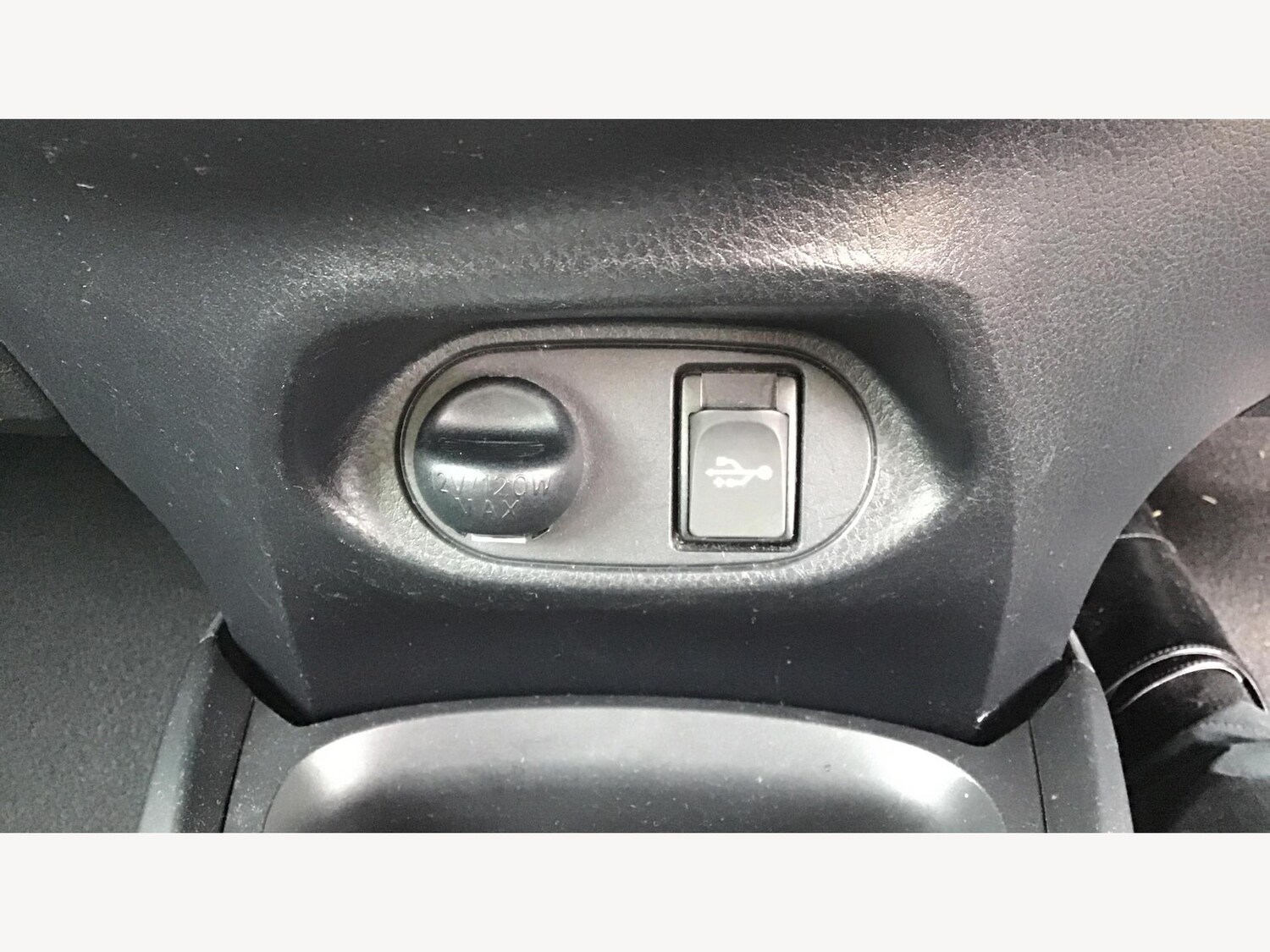 Used Toyota Yaris 2017 for sale - 76314723: Photo 27