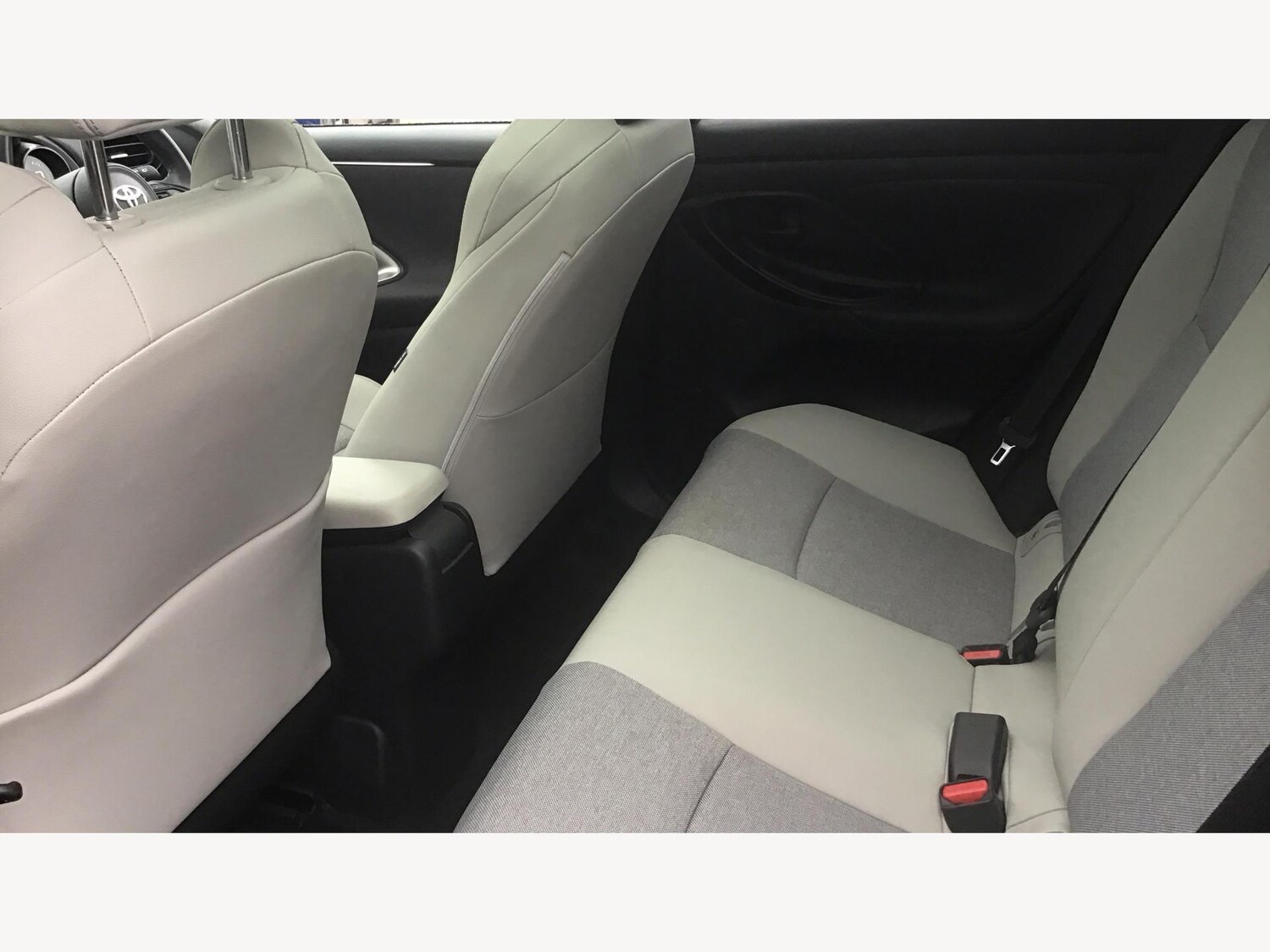 Used Toyota Yaris 2022 for sale - 76042809: Photo 15