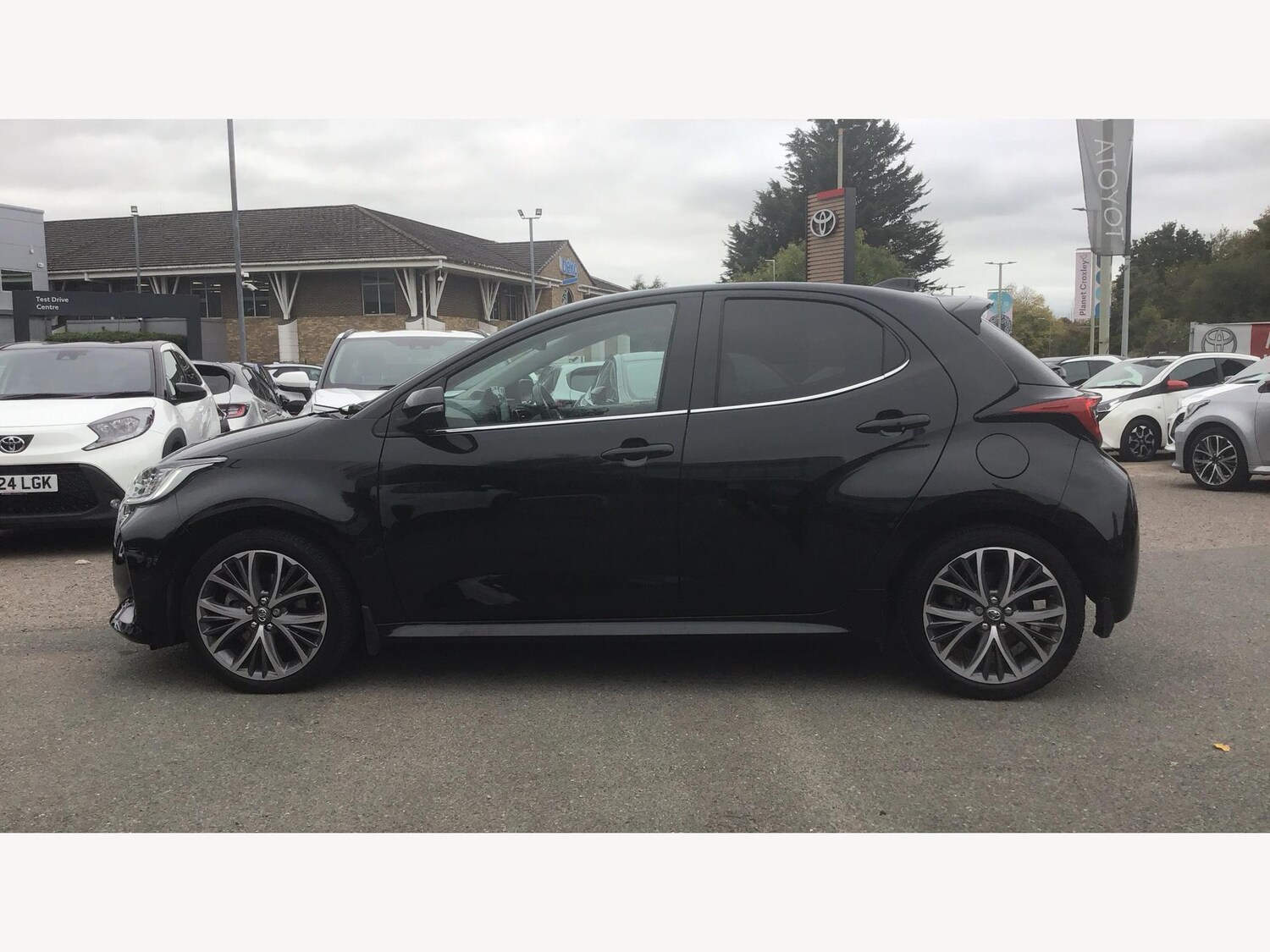 Used Toyota Yaris 2022 for sale - 76042809: Photo 19