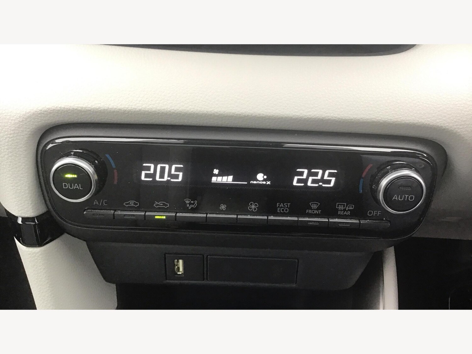 Used Toyota Yaris 2022 for sale - 76042809: Photo 26