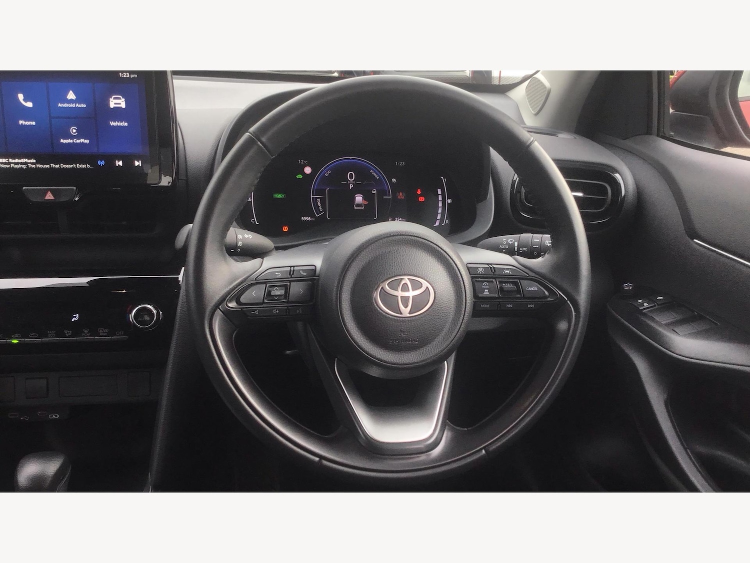 Used Toyota Yaris Cross 2024 for sale - 77190454: Photo 10