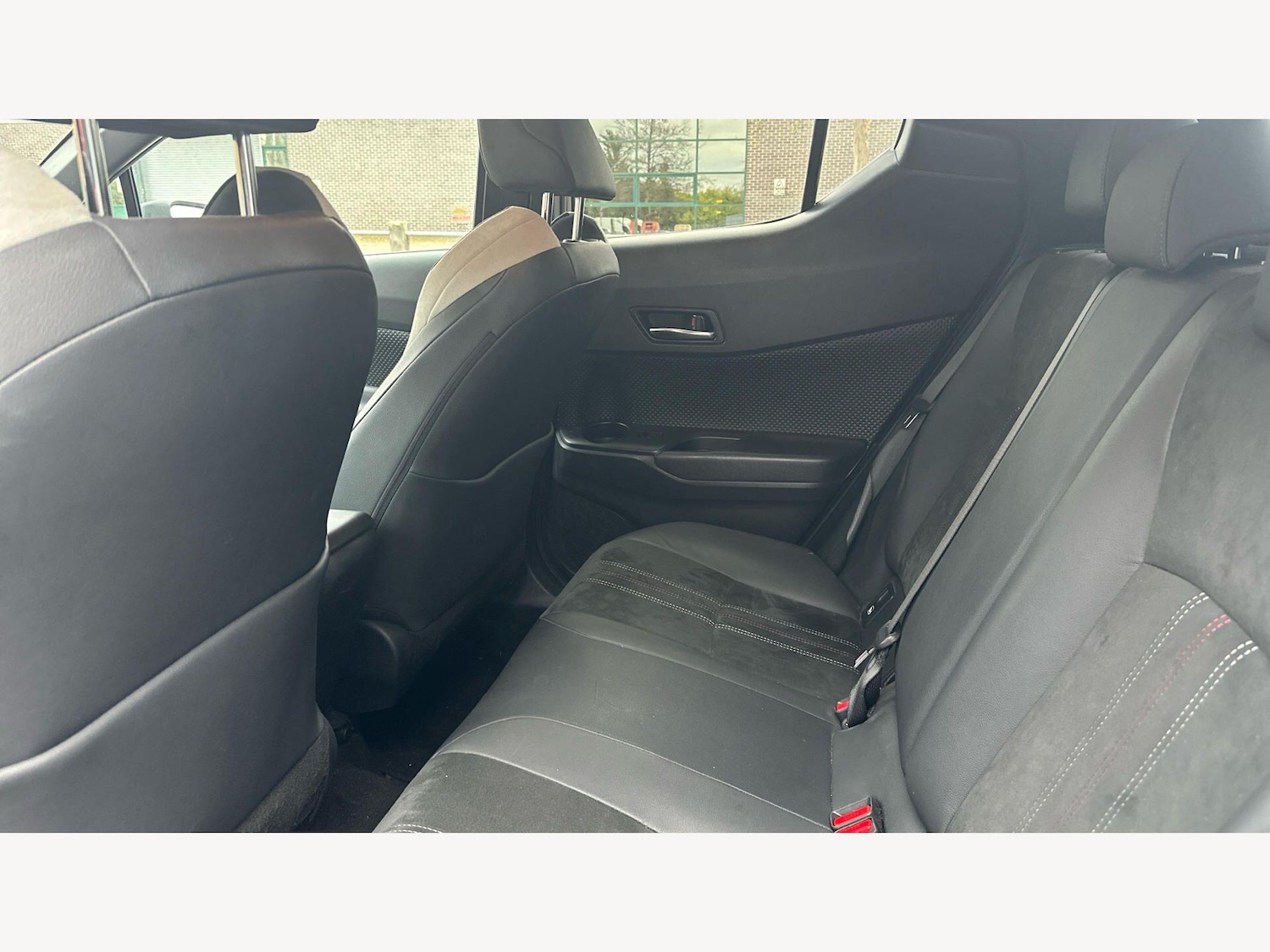 Used Toyota C-HR 2023 for sale - 78019508: Photo 15