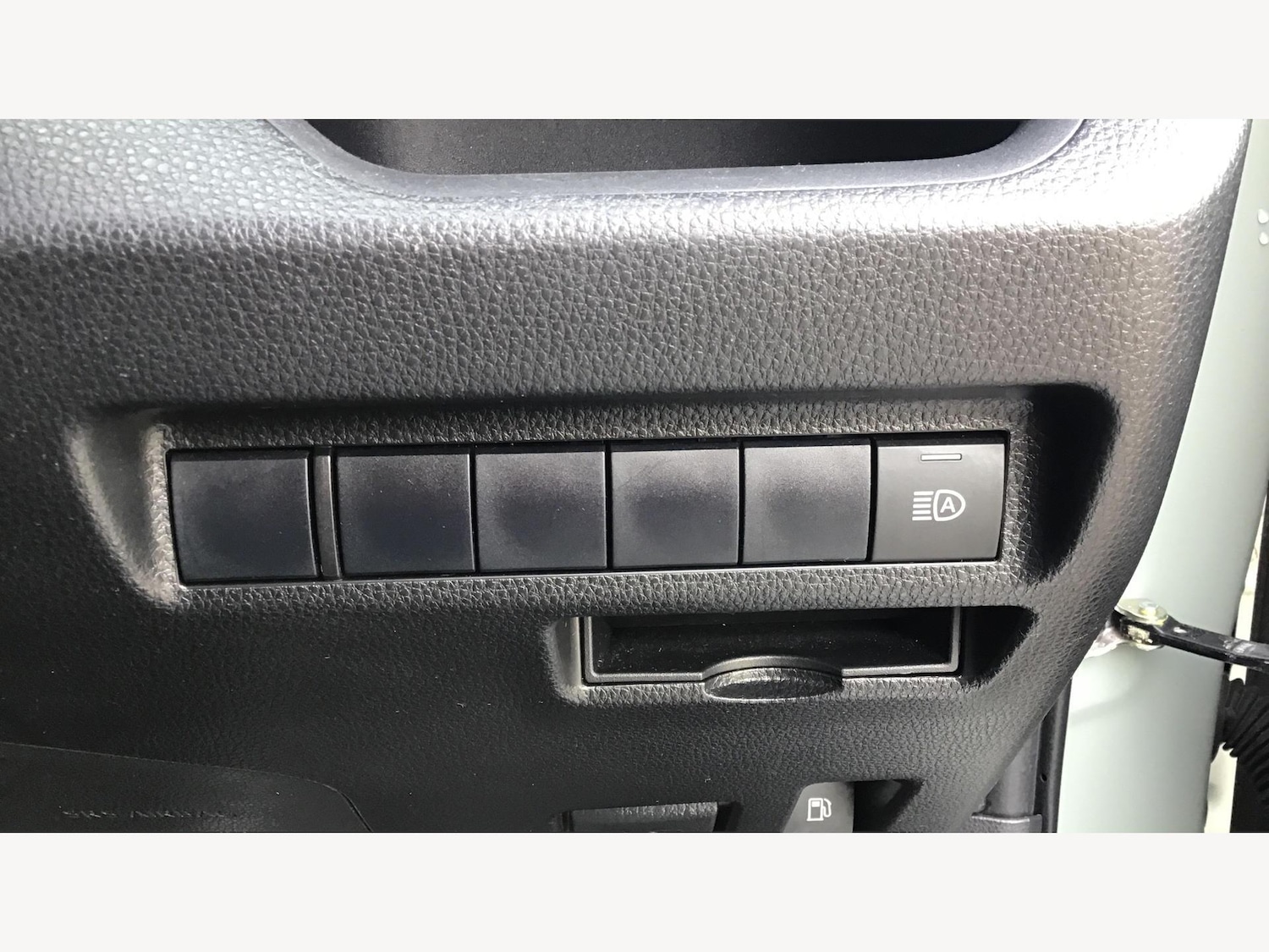 Used Toyota RAV4 2021 for sale - 76360651: Photo 25