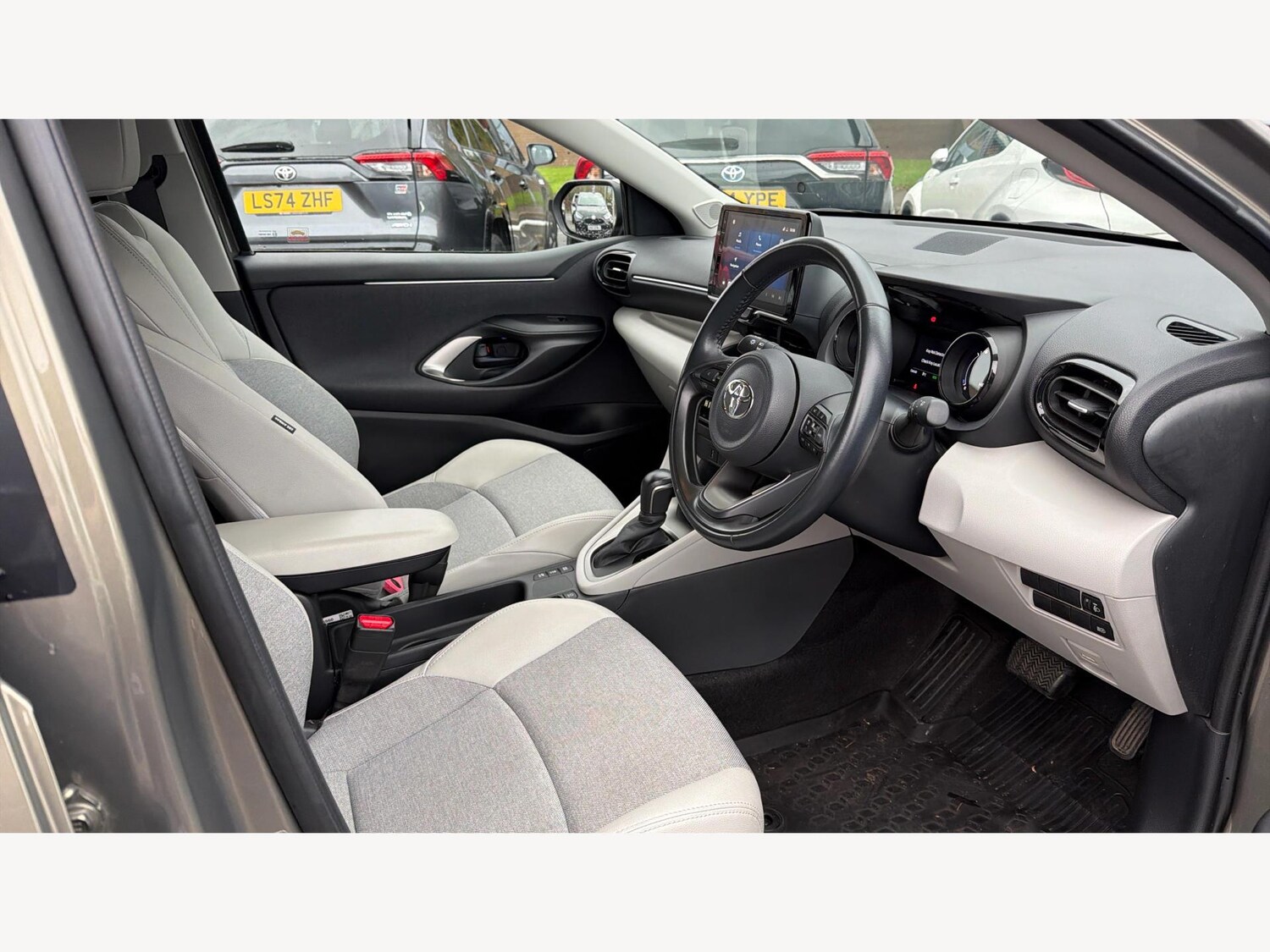 Used Toyota Yaris for sale - 76728941: Photo 13