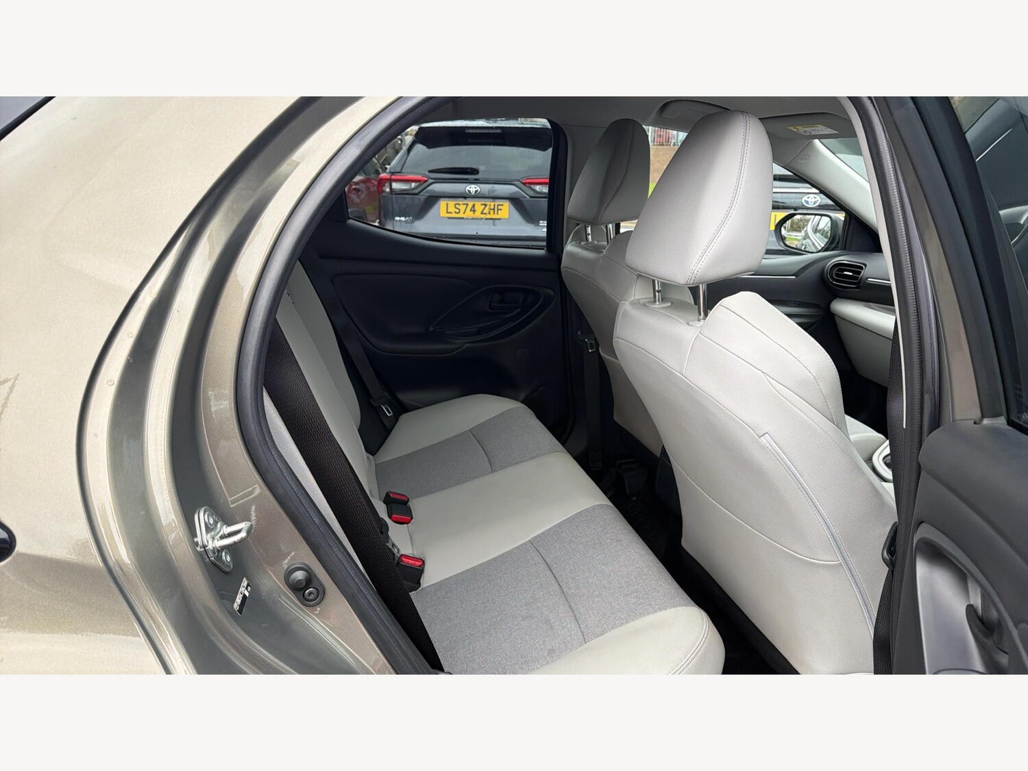 Used Toyota Yaris for sale - 76728941: Photo 14