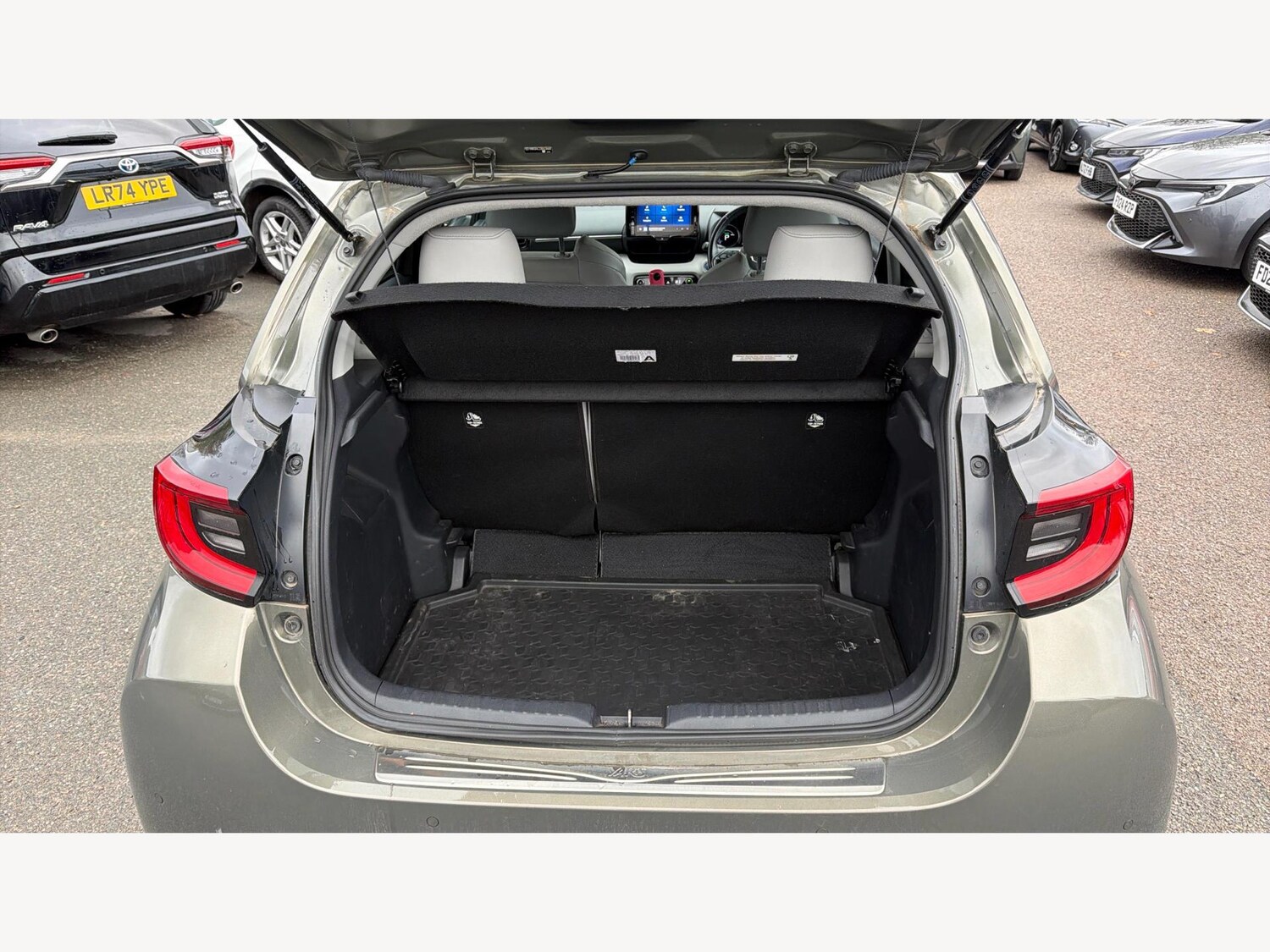 Used Toyota Yaris for sale - 76728941: Photo 16