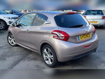 Used Peugeot 208 2013 for sale - 78461515: Photo