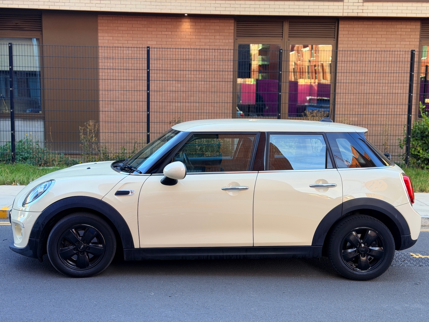 Used MINI Hatch 2018 for sale - 76067518: Photo 7